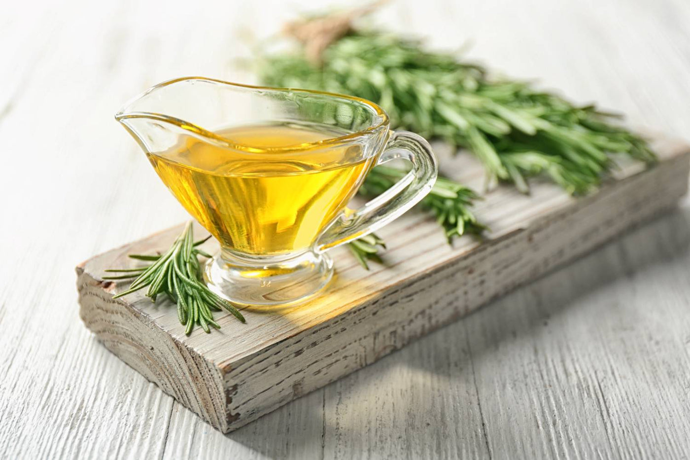 Diluted rosemary oil with dropper and patch-test guidance