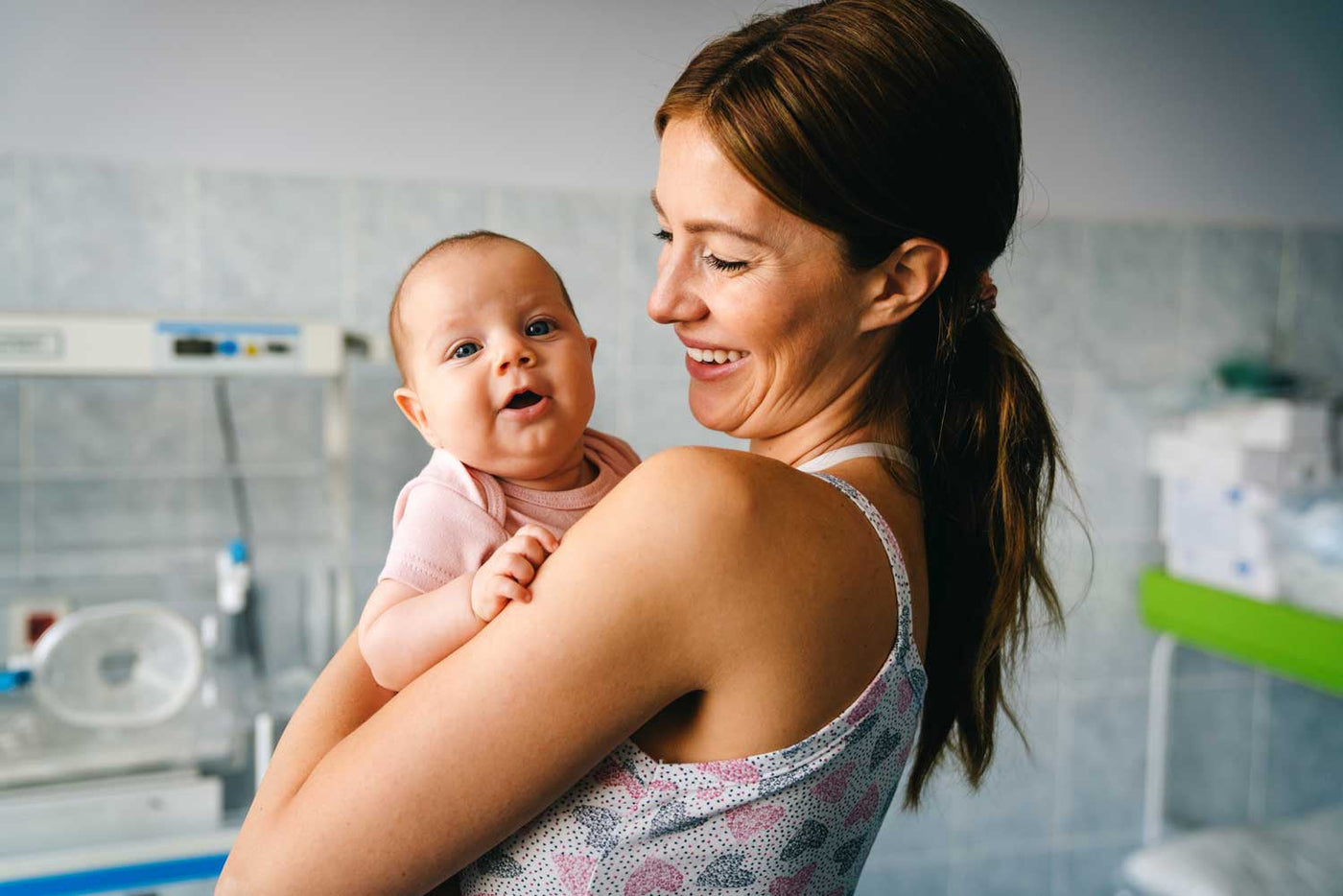 Postpartum diffuse shedding timeline with nutrition and recovery guidance